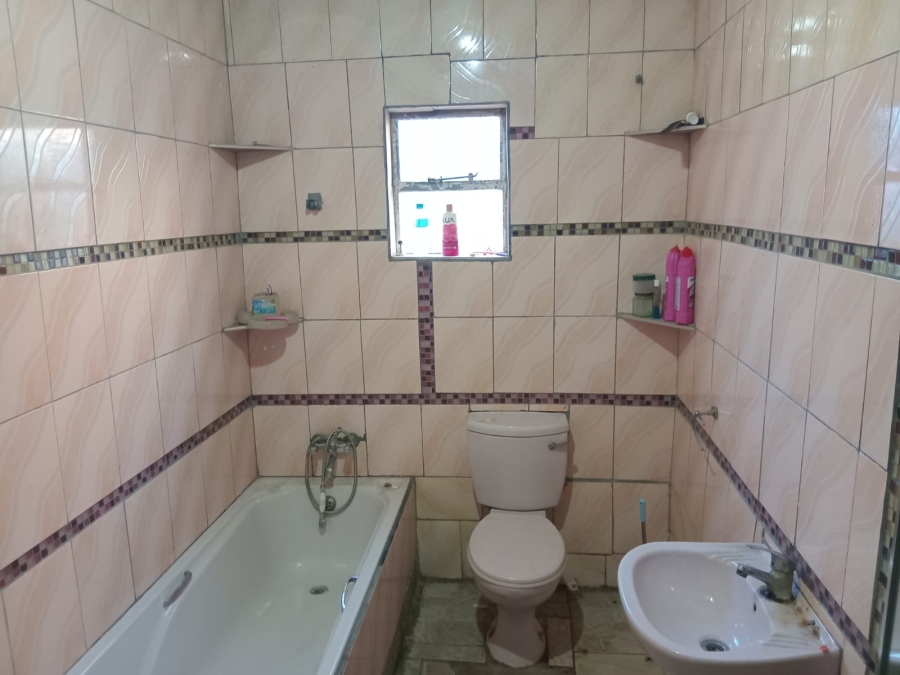 4 Bedroom Property for Sale in Kwa Nobuhle Eastern Cape